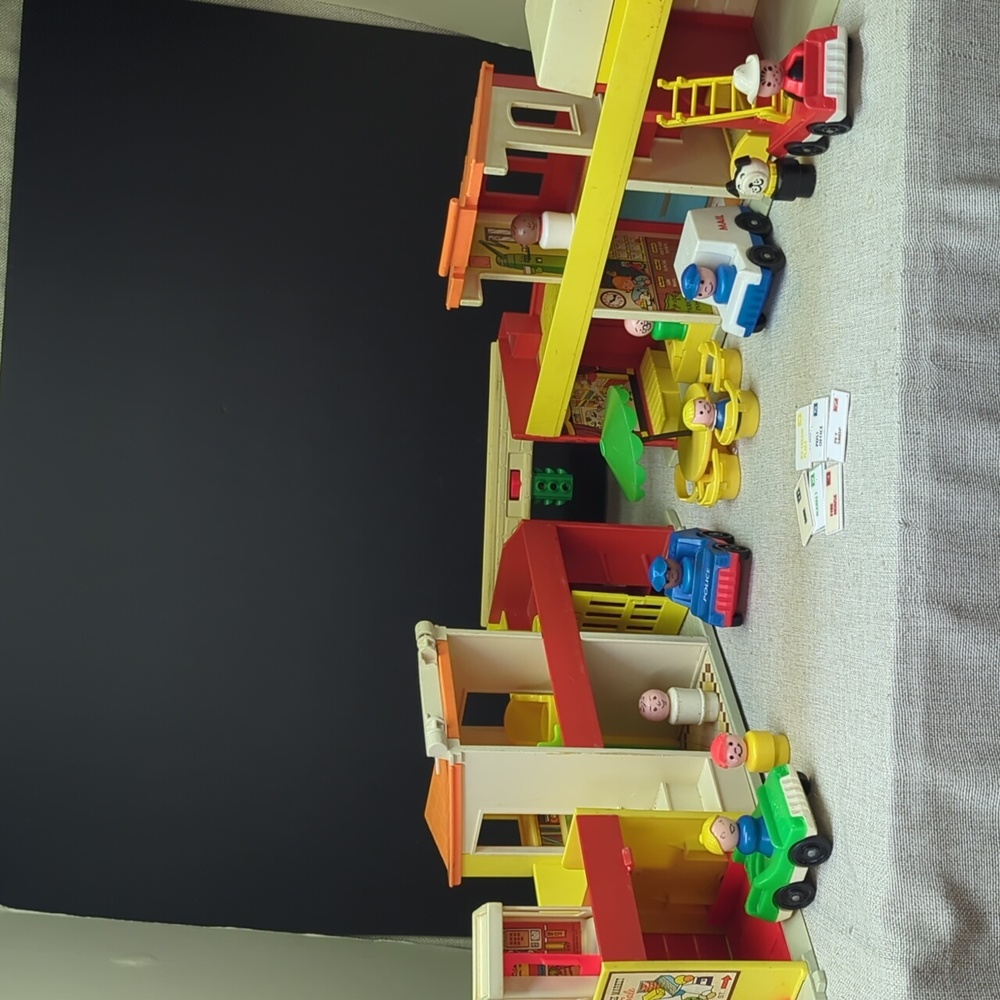 Vintage Fisher Price Play Family Village, Main Street - 1973, #997 - Picture 3 of 16